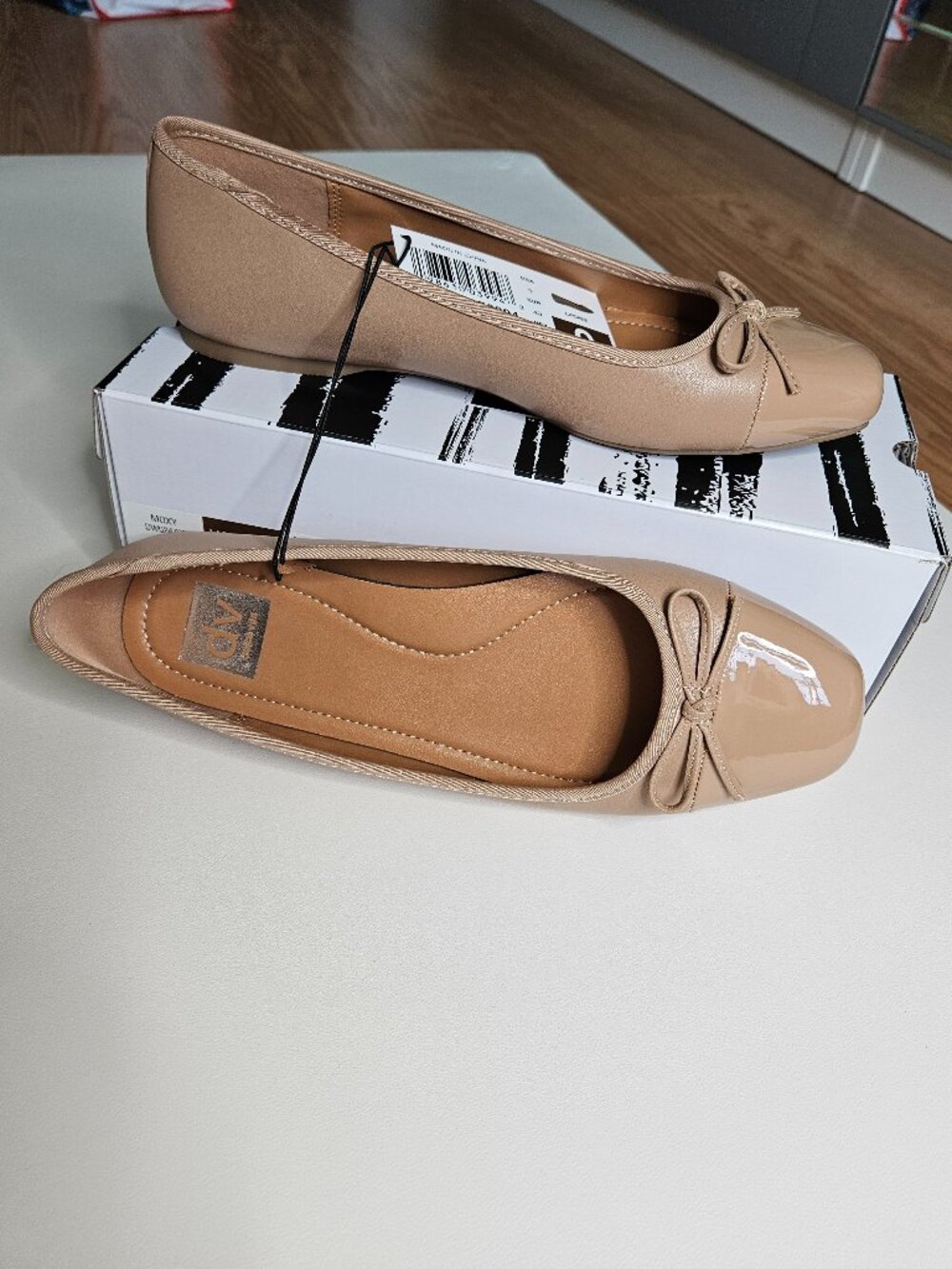 DV by Dolce Vita Women's Moxy Ballet Flats, Cafe, 9M, NWT - Picture 2 of 13